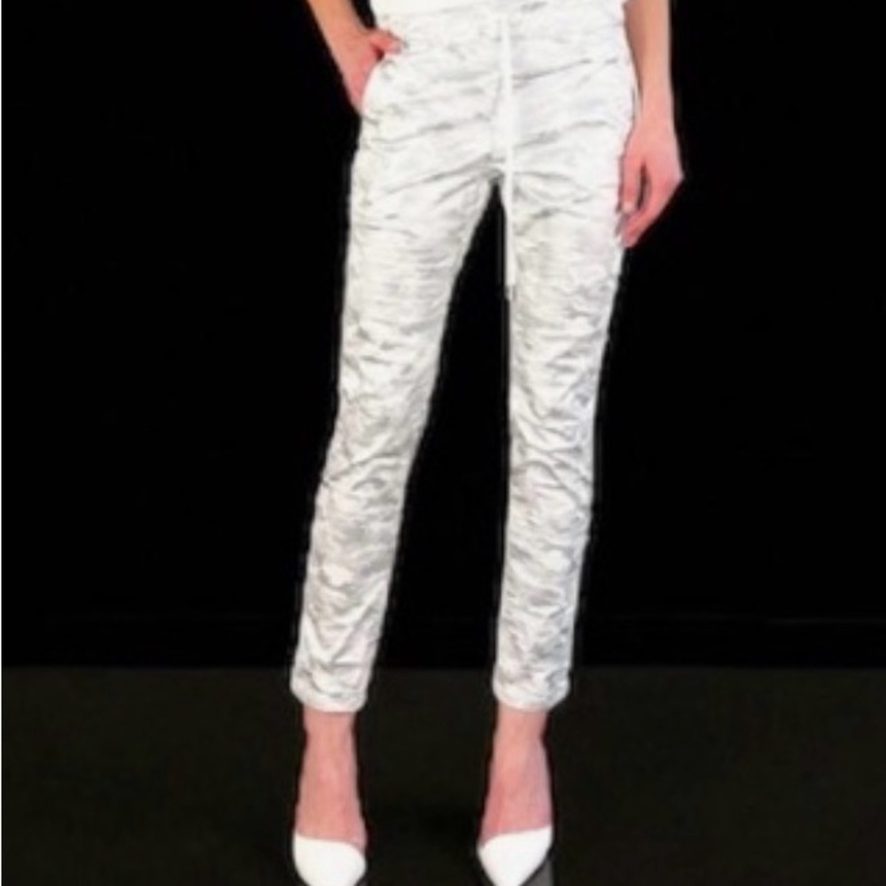White & Silver Camo Bevy Flog